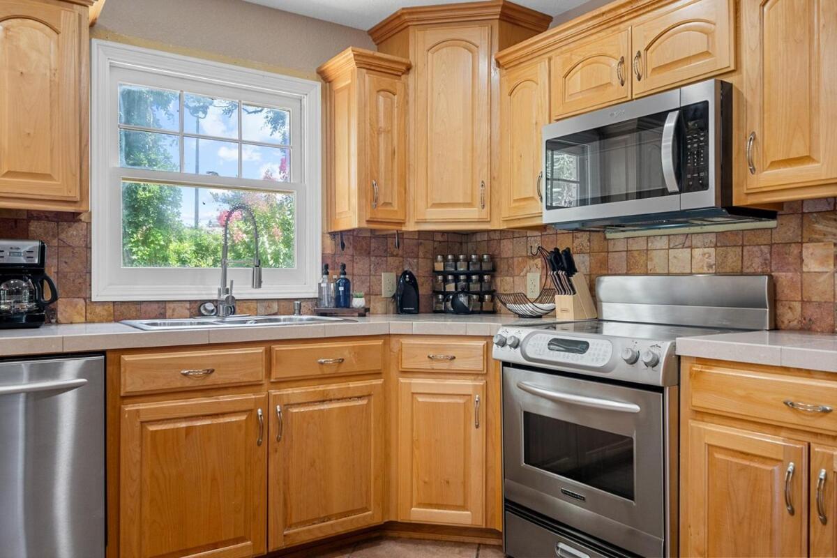 Steps To The Lake, Game Room & More! Sleeps 9 Lake Hamilton Exterior photo