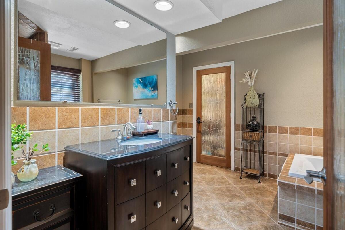 Steps To The Lake, Game Room & More! Sleeps 9 Lake Hamilton Exterior photo