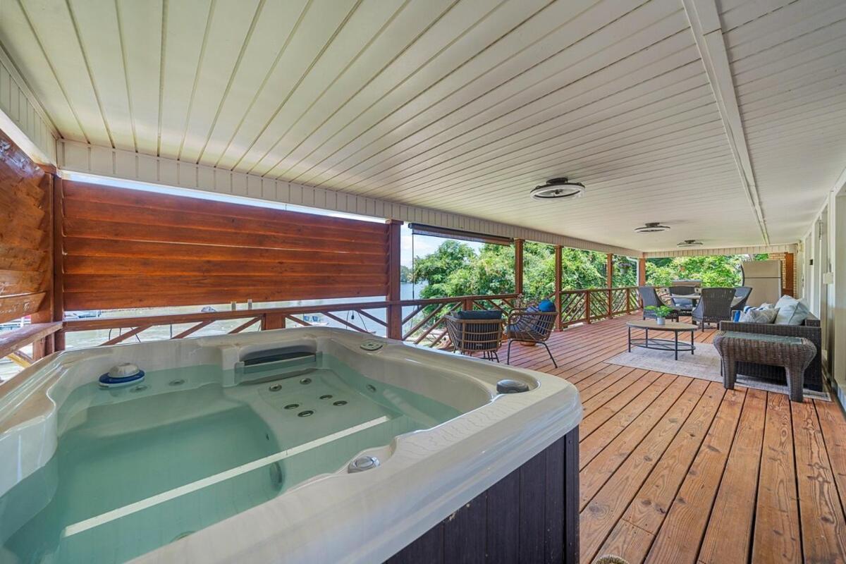 Steps To The Lake, Game Room & More! Sleeps 9 Lake Hamilton Exterior photo