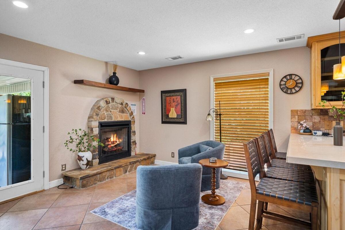 Steps To The Lake, Game Room & More! Sleeps 9 Lake Hamilton Exterior photo